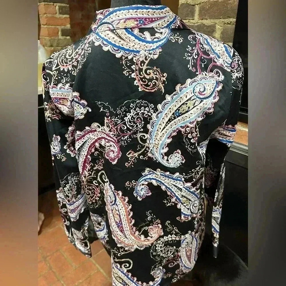 Chico’s Women’s Long sleeve button up shirt. Black paisley artsy size 1 - Picture 5 of 5